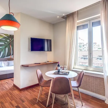 Milhouse Suites Duomo Milan Exterior photo